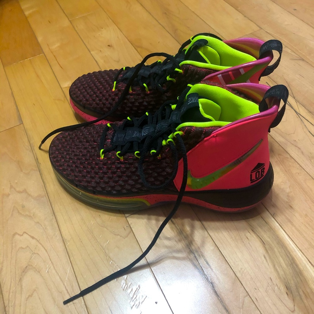Nike LOB Basketball Shoes